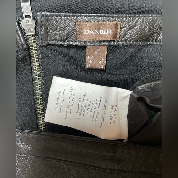 Danier leather skirt - Picture 3 of 3
